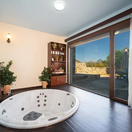 Kandia I Αγία Ευφημία