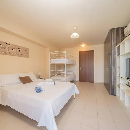 Kandia I וילה איה אפימיה