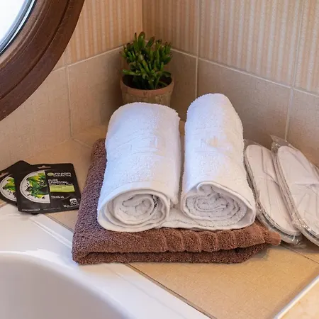 Kandia I וילה איה אפימיה